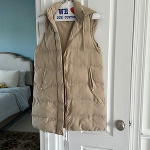 Hooded padded vest puffer in size XS